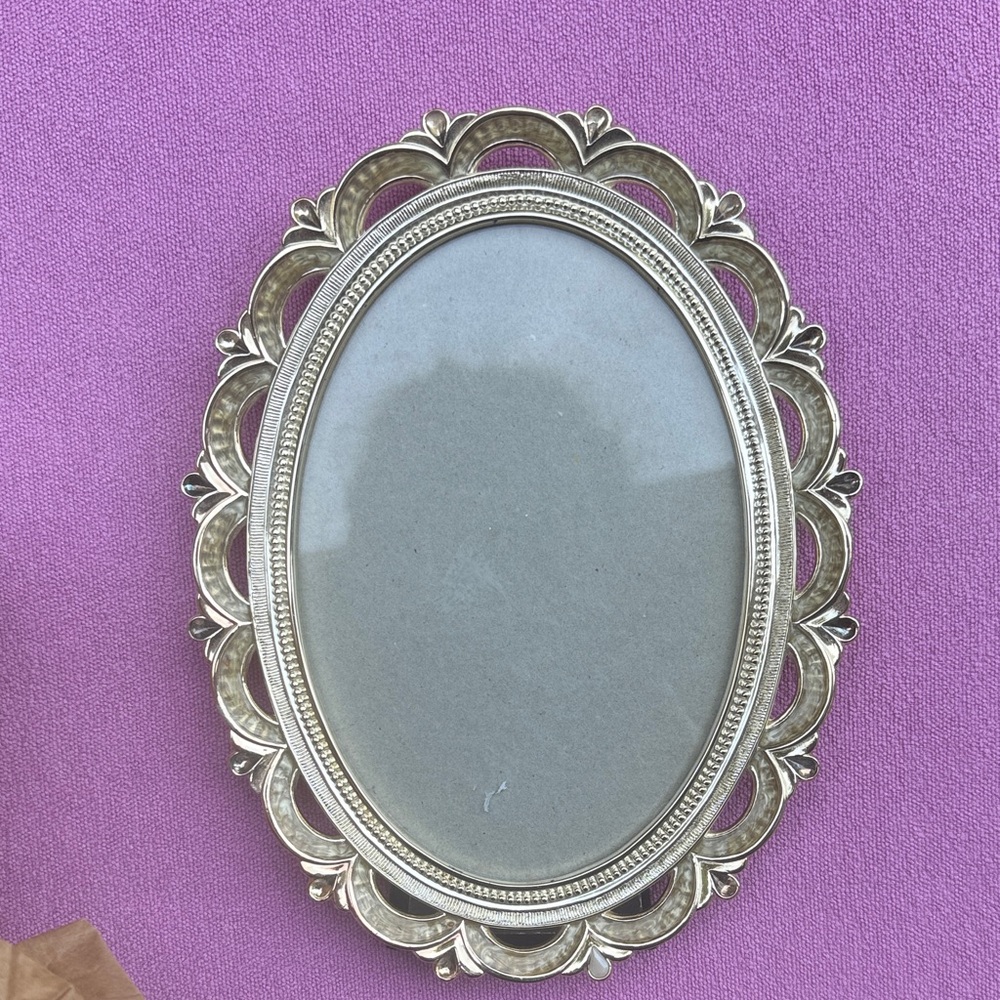 Vintage rare Lenox gold Ornate Oval Frame 5x7